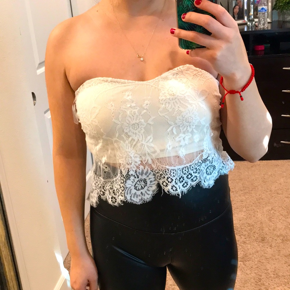 Lace sleeveless top